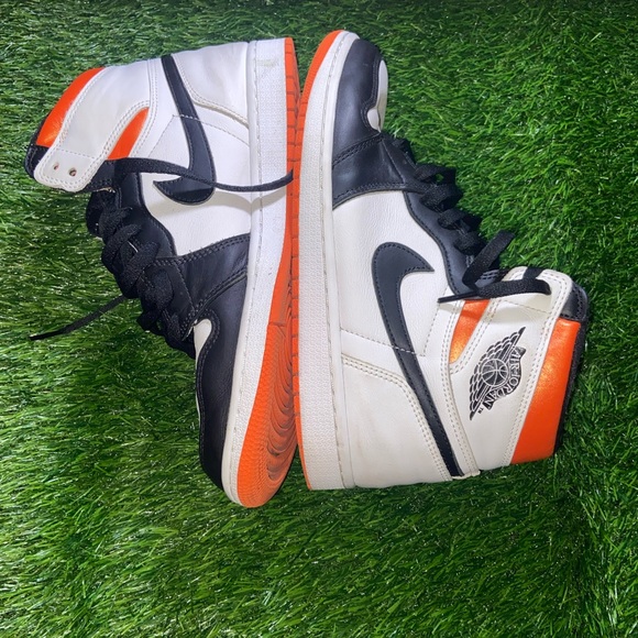 Jordan 1 Electro Orange - Picture 2 of 8